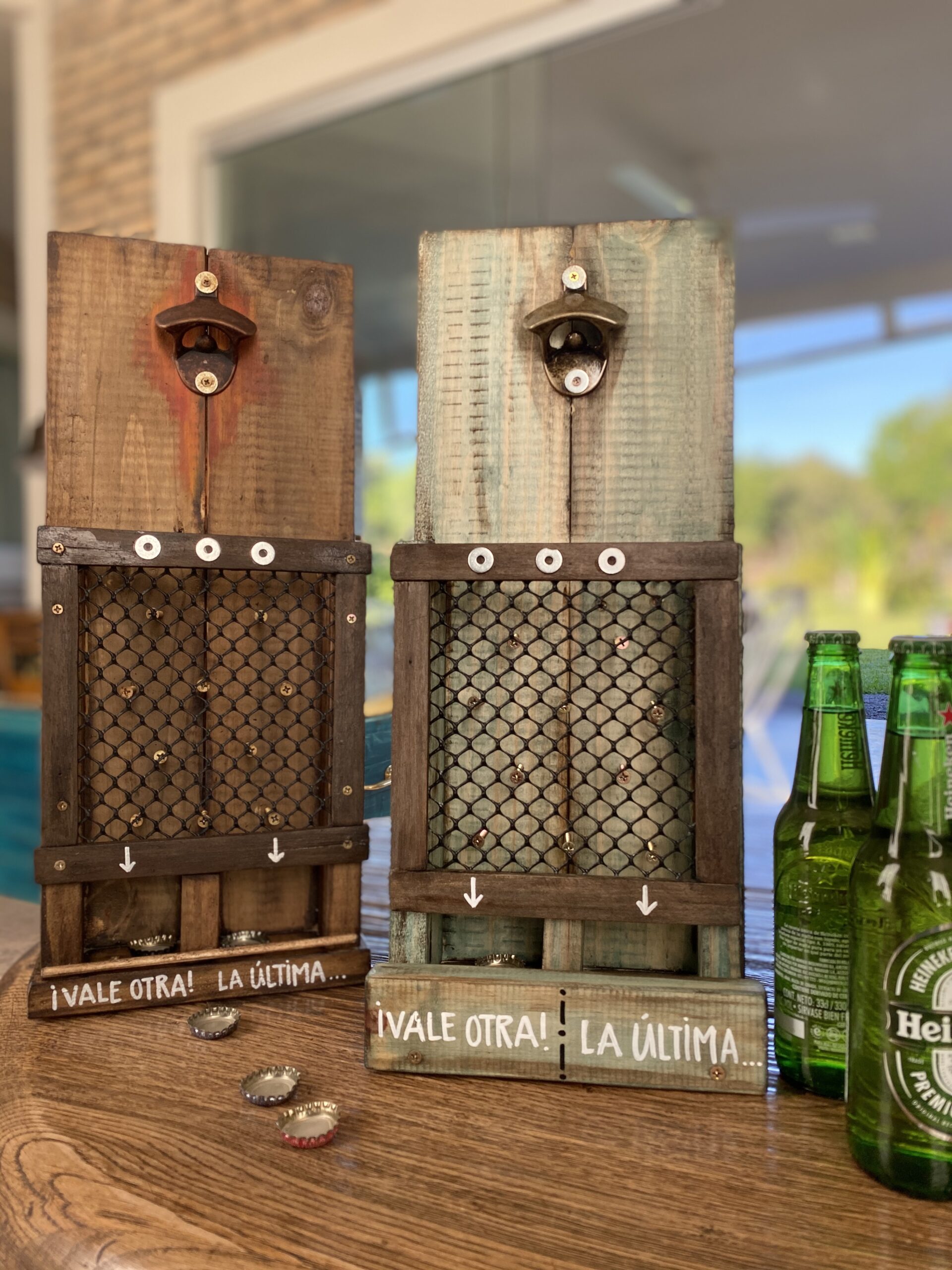 Juego destapador de botellas.